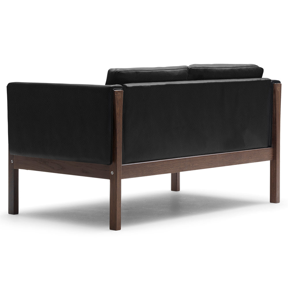 CH162 Sofa - Leather Thor 301, Walnut Oil