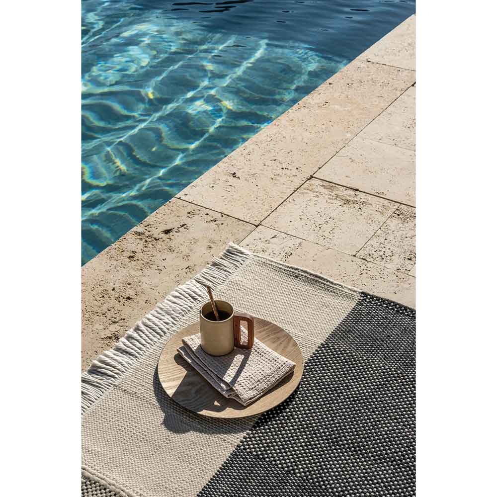 Tres Outdoor Rug - Black