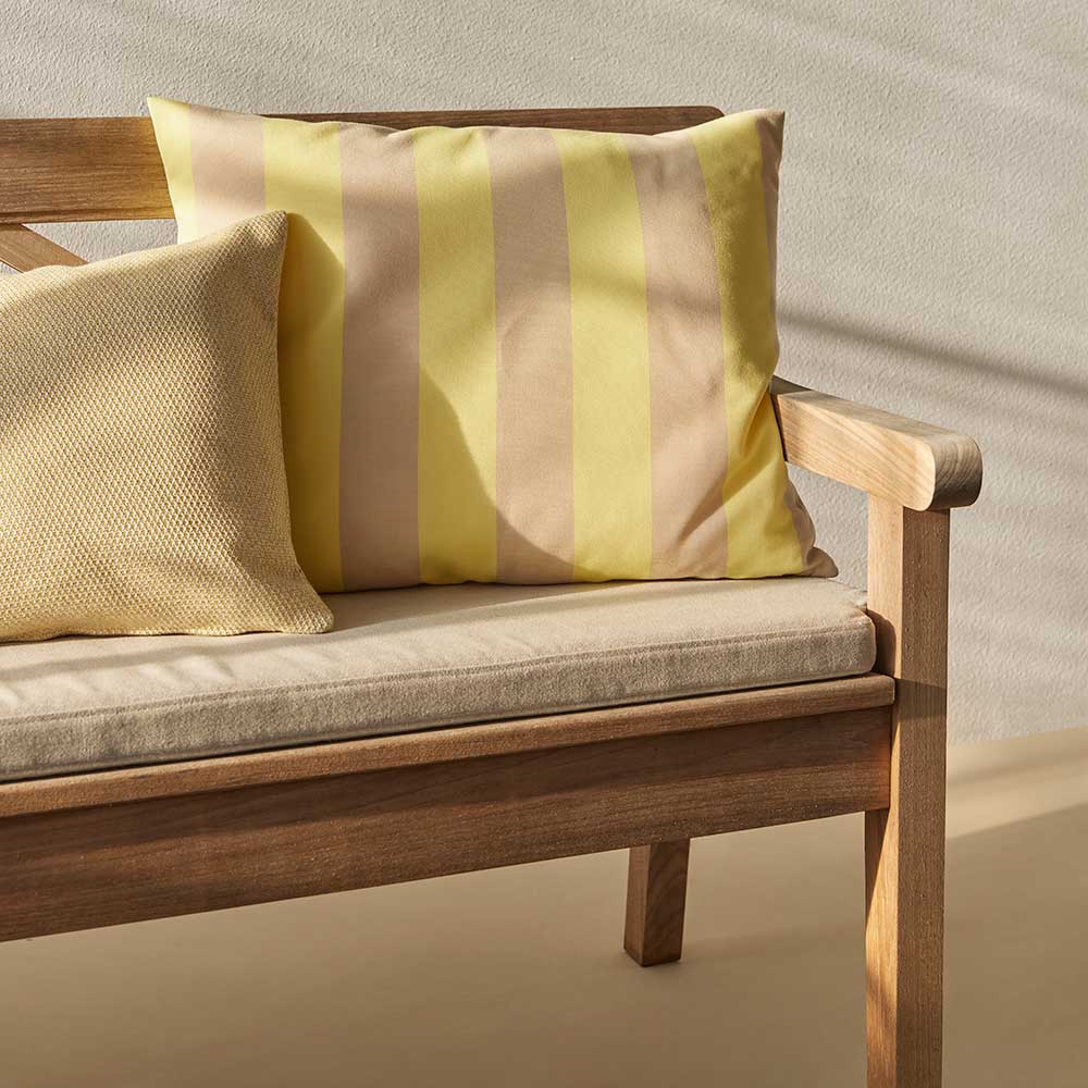 Barriere Outdoor Pillow - Dark Blue/Sand Checker