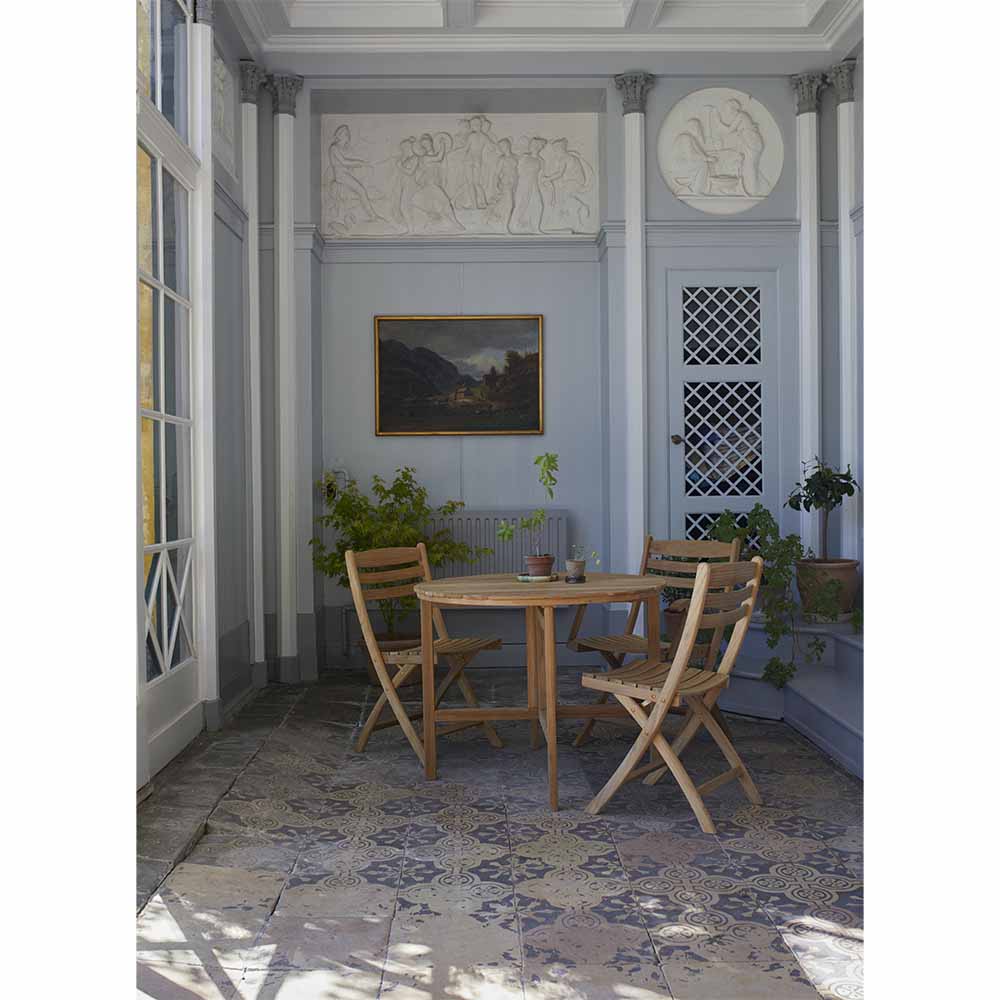 Selandia Outdoor Round Folding Dining Table