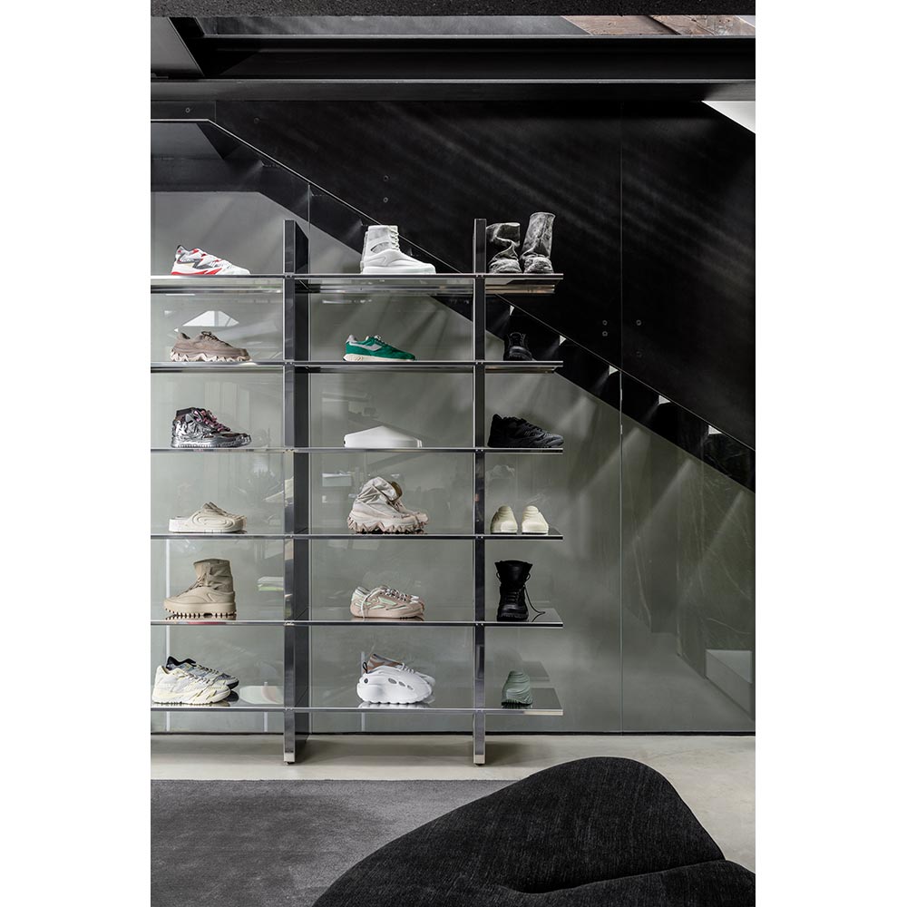 NM26 Bookshelf