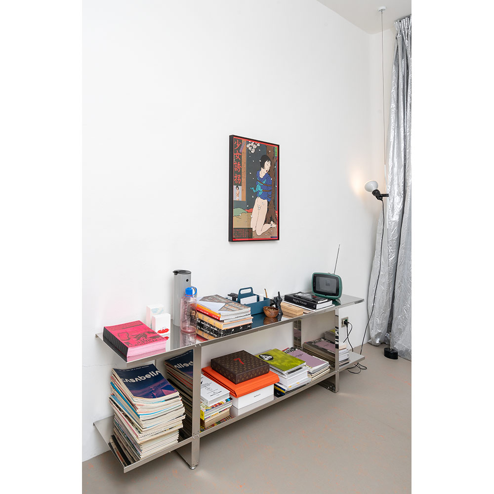 NM26 Bookshelf