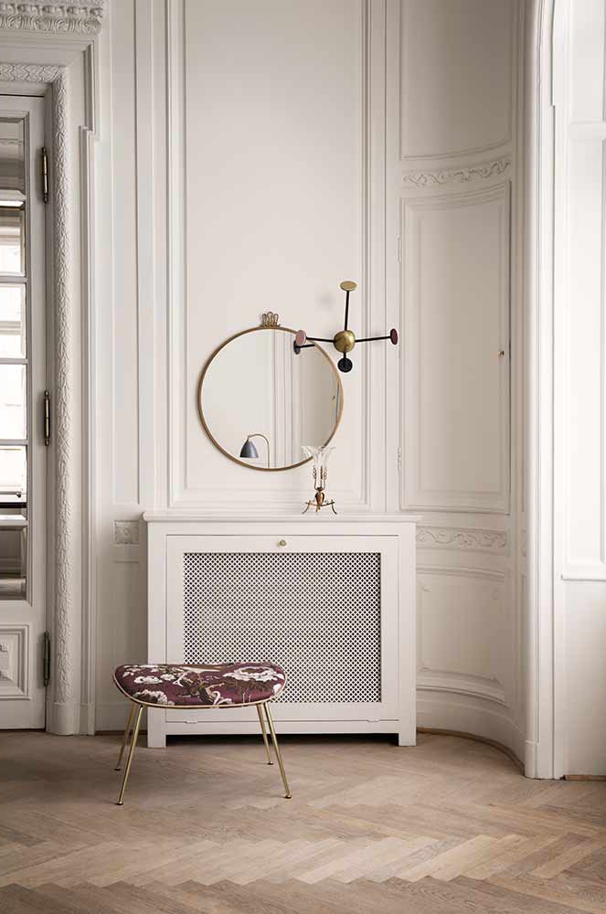 randaccio antique brass round mirror lifestyle 4 | Rouse Home