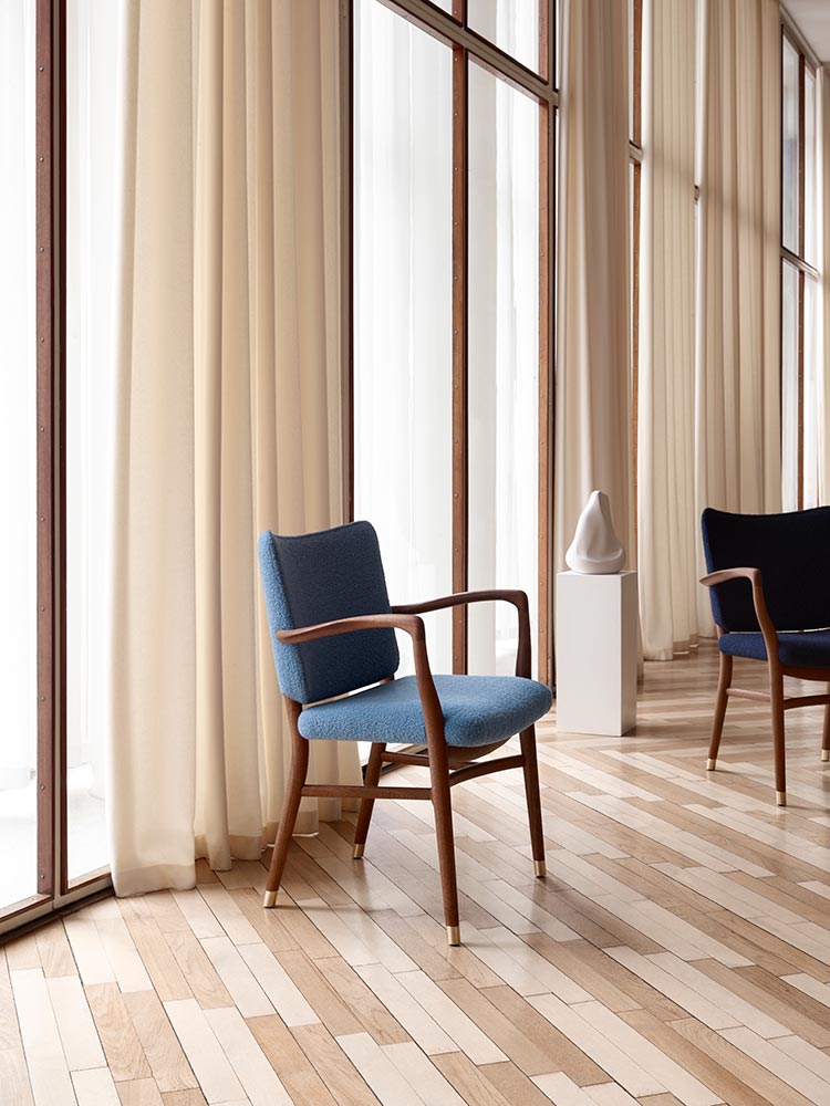 VLA61 Monarch Dining Chair