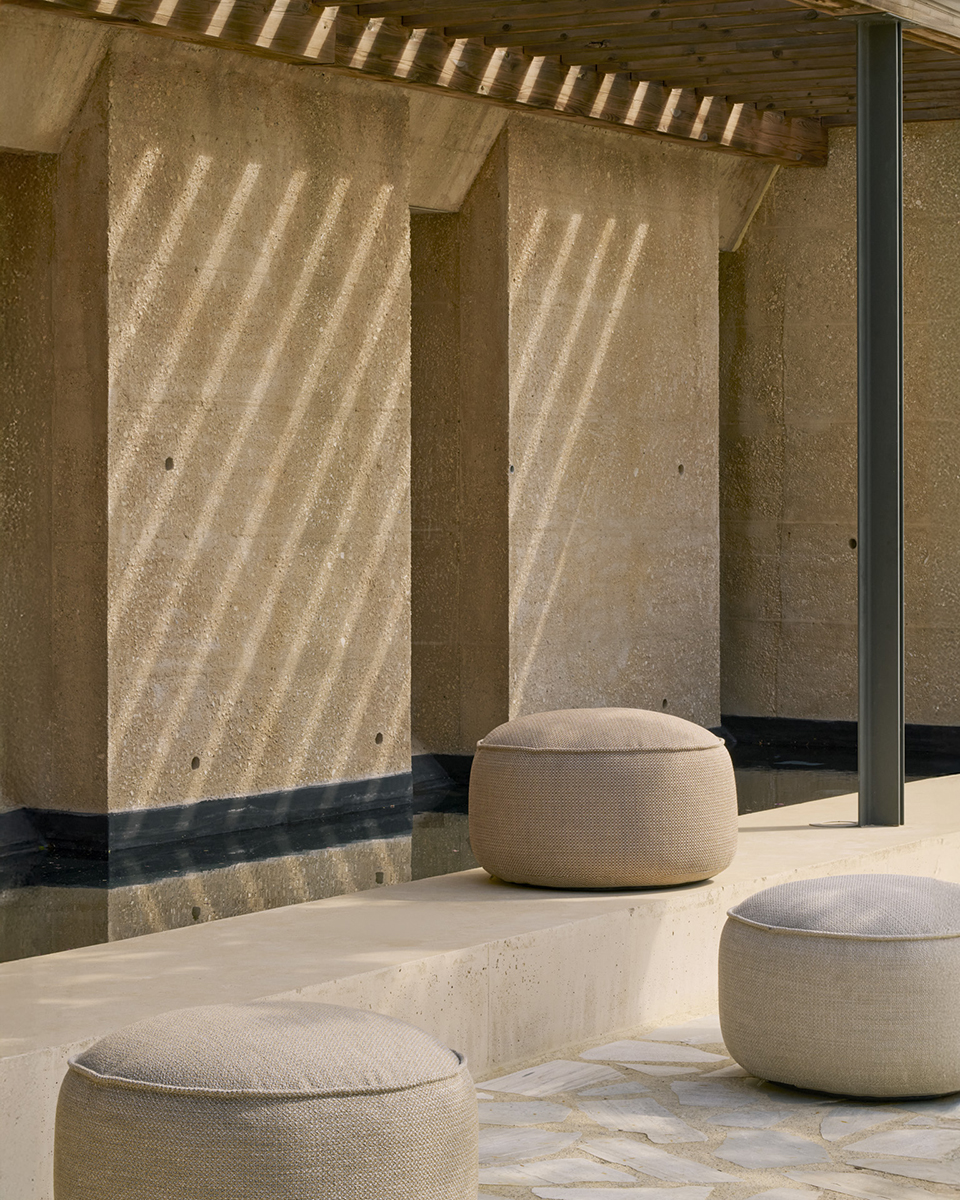 donut outdoor pouf | Rouse Home