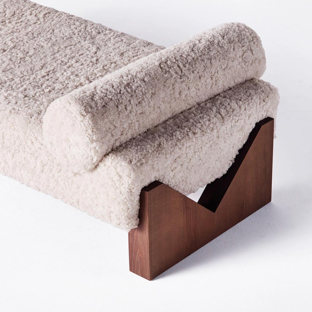 V Daybed - Sheepskin