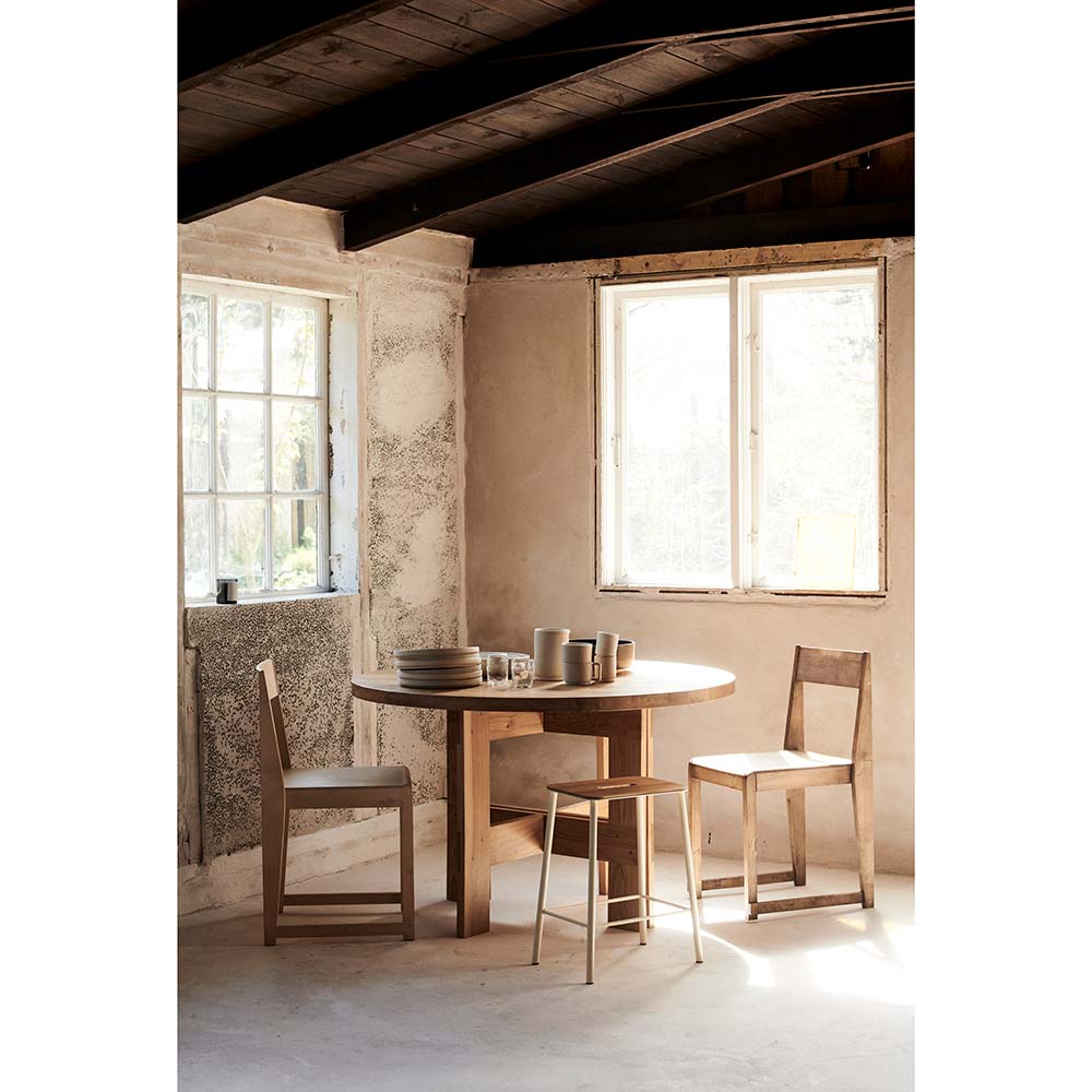 Farmhouse Trestle Table - Round, Natural Oak