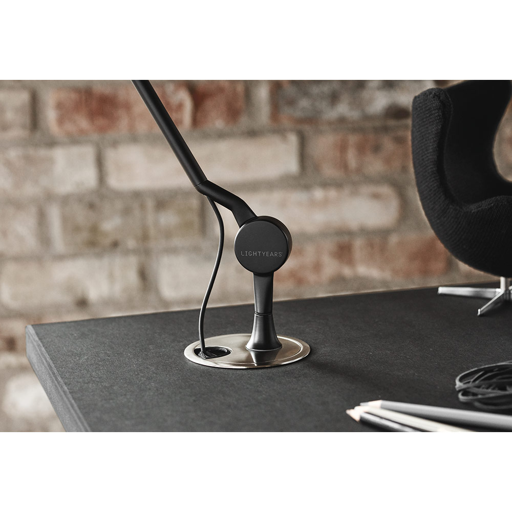 AQ01 Grommet Mount Lamp - Black