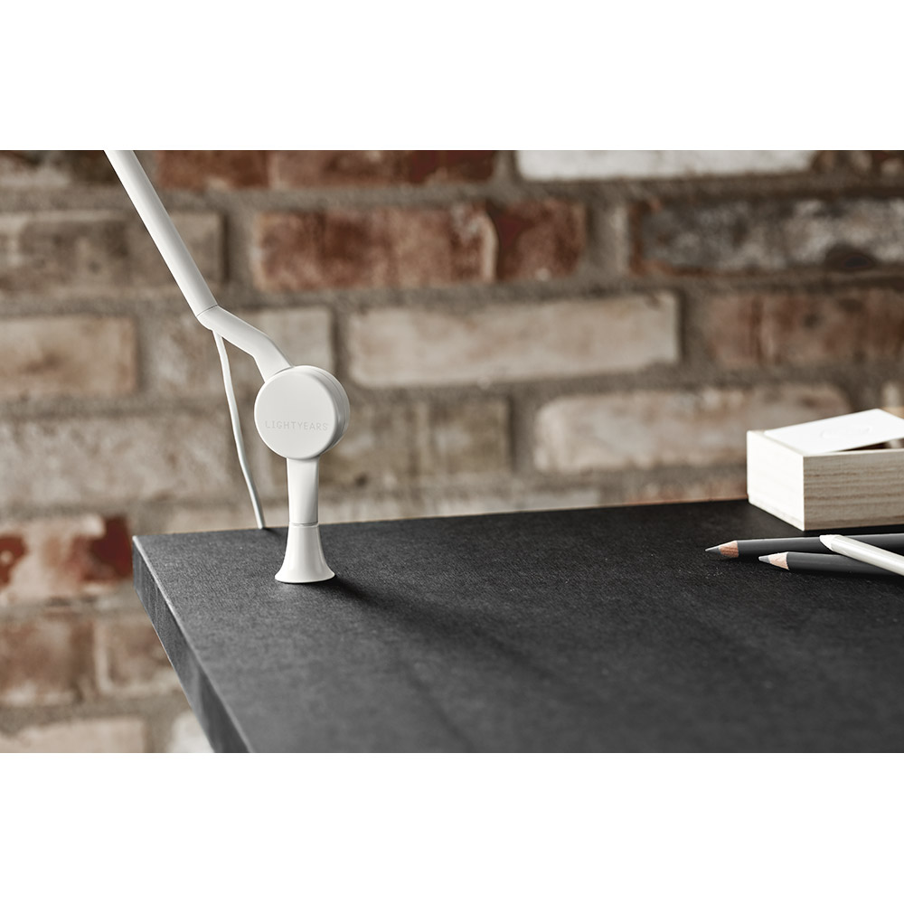 AQ01 Grommet Mount Lamp - White