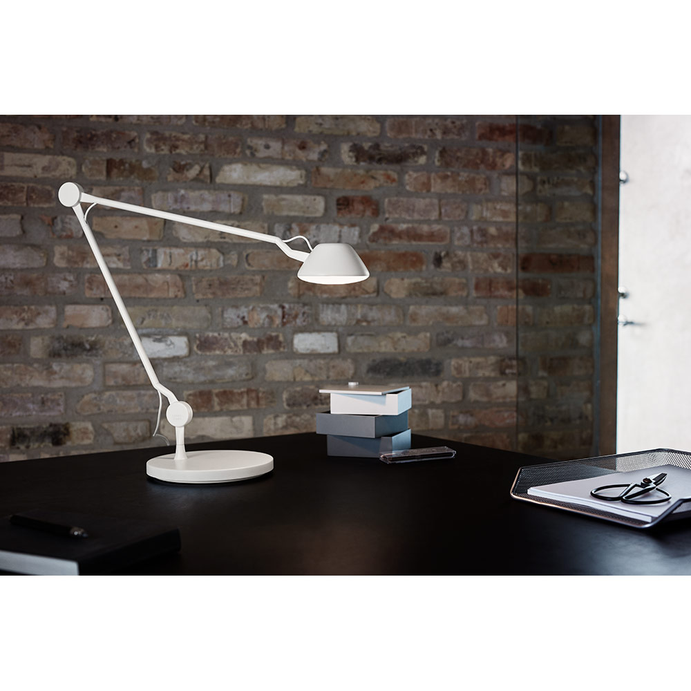 AQ01 Table Lamp - White