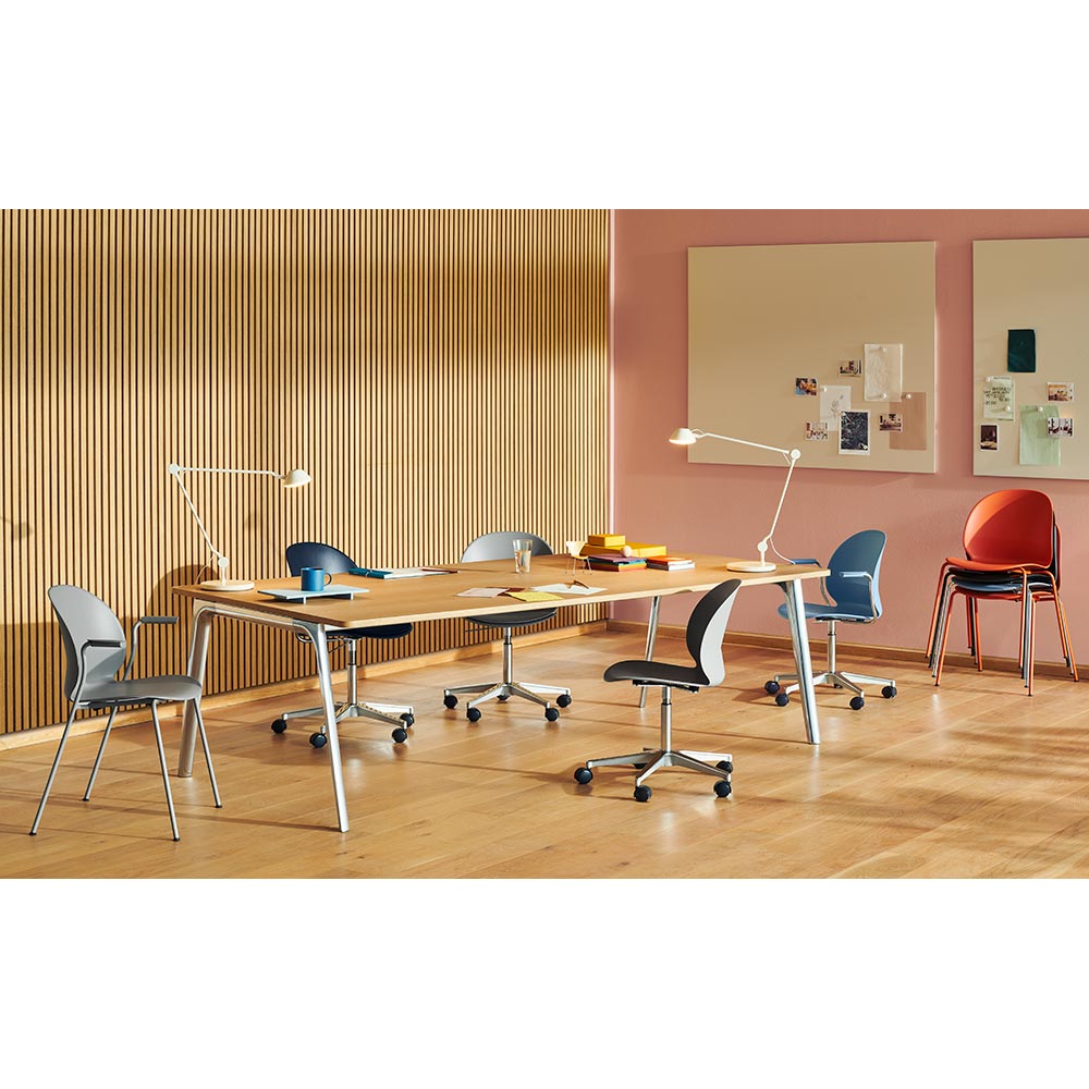 AQ01 Table Lamp - White