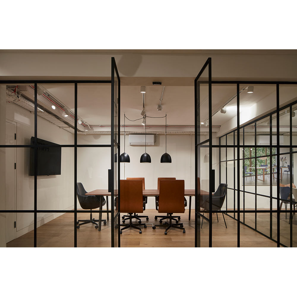 Suspence Pendant - Black